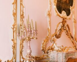 A BEAUTIFUL ANTIQUE DRESSING TABLE