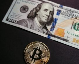 IMAGE SHOWING DOLLAR AND BITTCOIN AS A SYMBOL OF SAVING MONEY