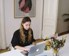 A WOMAN DOING ONLINE WORK TO SAVE MONEY AS A SIDE HUSTLE